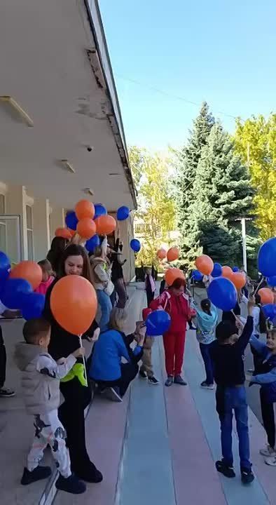 Праздник в честь 61-го дня рождения МГРЭС начался на площади возле ДК в Днестровске