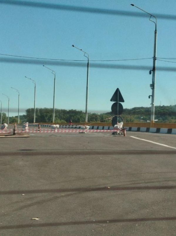 Мост между городом Рыбница в Приднестровье и молдавским городом Резина неожиданно закрыли на ремонт незадолго до начала парламентских выборов в Молдове, сообщает @rusputnikmd_2 со ссылкой на очевидцев Мост между городом Рыбница в Приднестровье и молдавским городом Резина неожиданно закрыли на ремонт незадолго до начала парламентских выборов в Молдове, сообщает @rusputnikmd_2 со ссылкой на очевидцев