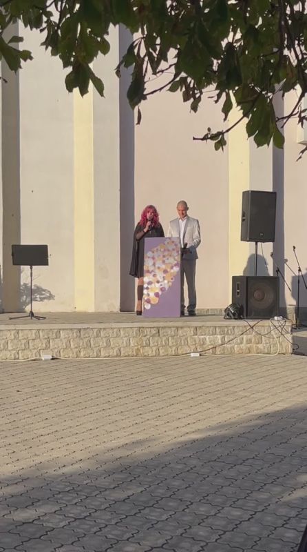 В «КДЦ Мир» прошёл вечер отдыха с говорящим названием — «А в сердце молодость поёт!». Он был посвящён Дню пожилых людей и собрал тех, чьё богатство — опыт, мудрость и доброта