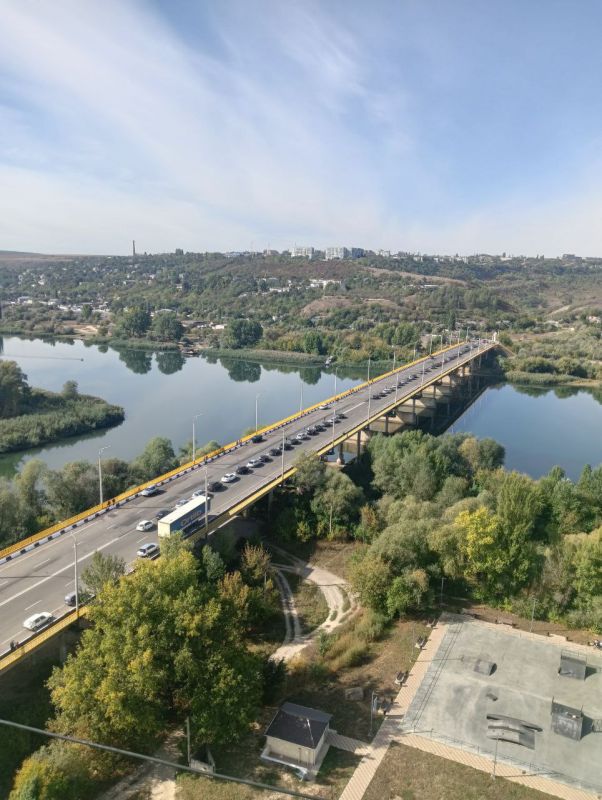 Очередь на мосту «Рыбница-Резина» растет
