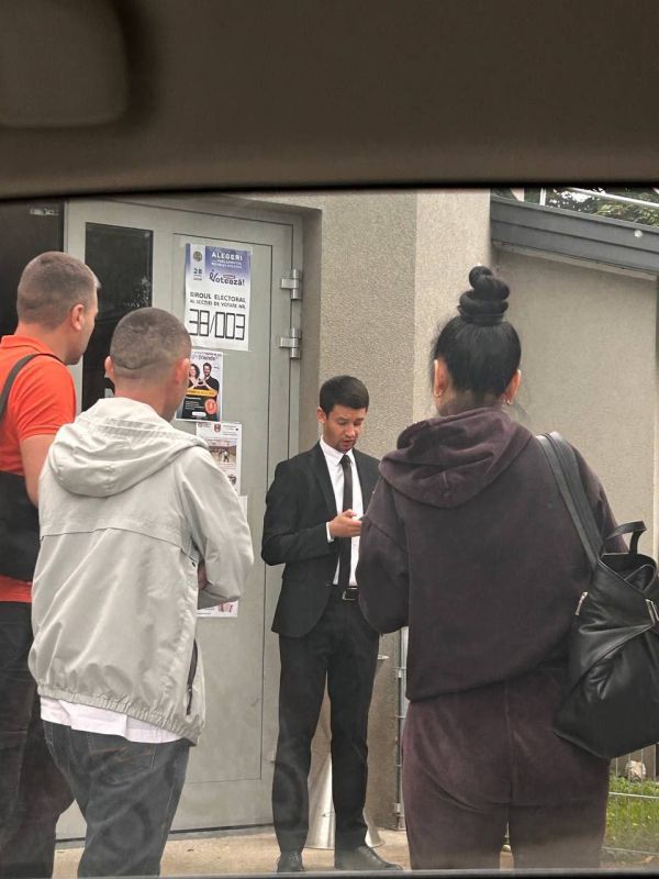 Сообщают о массовом подвозе избирателей на участок 38/3 в Клагенфурт-ам-Вёртерзе (Австрия) Сообщают о массовом подвозе избирателей на участок 38/3 в Клагенфурт-ам-Вёртерзе (Австрия)