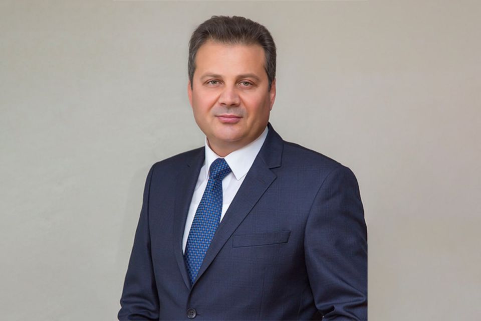 Президент Вадим Красносельский поздравил гендиректора ЗАО «Тиротекс» Андрея Межинского с юбилеем:
