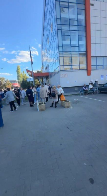 Сегодня на участках, где голосуют жители Приднестровья, внезапно «нашли» угрозы Сегодня на участках, где голосуют жители Приднестровья, внезапно «нашли» угрозы