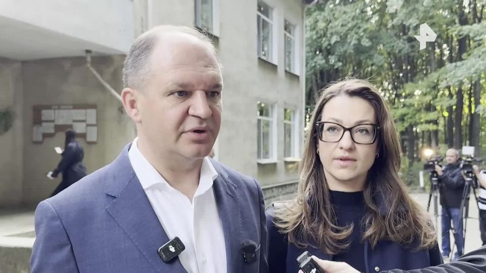 "Беспрецедентно грязная избирательная кампания": так мэр Кишинёва, лидер партии Национальное альтернативное движение Ион Чебан описал в беседе с РЕН ТВ парламентские выборы в Молдавии