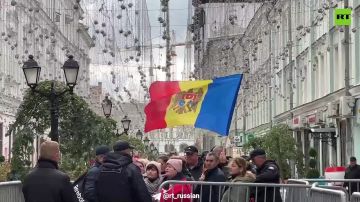 Молдаване, которые голосуют в Москве, считают дикостью то, как Кишинёв ограничивает их права