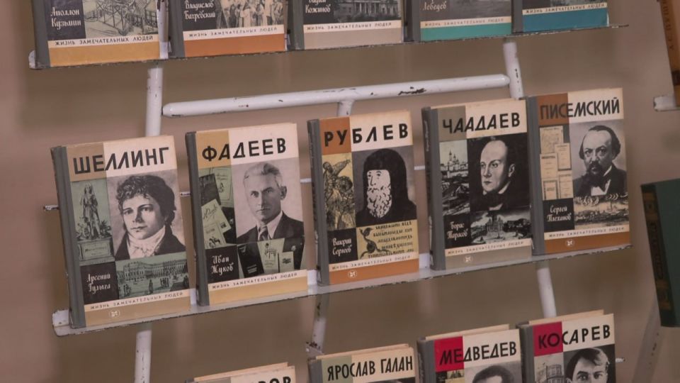 Библиотеку Владимира Токия, а это более 1000 книг, передали городу Бендеры Библиотеку Владимира Токия, а это более 1000 книг, передали городу Бендеры