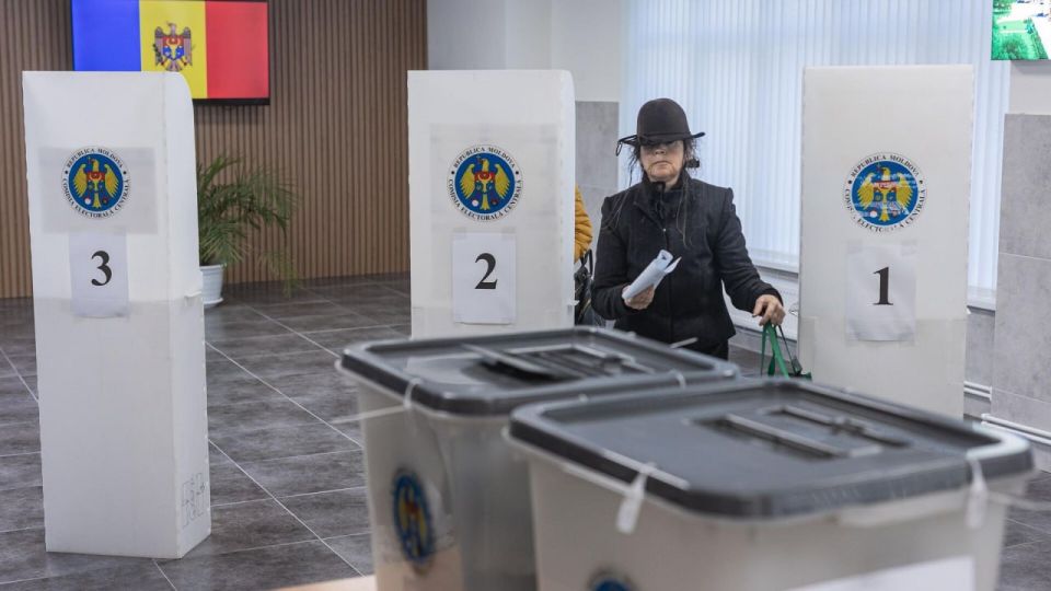 Выборы в Молдавии превратились в сплошной скандал — о котором мы расскажем #простыми_словами: