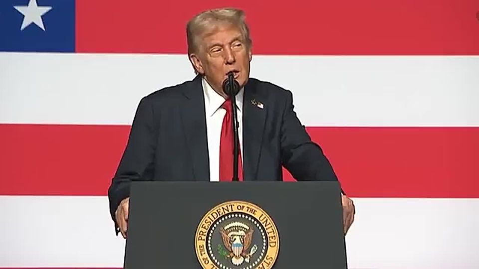 Трамп назвал Медведева «тупым человеком» и сказал, что отправил одну или две подлодки к берегам России