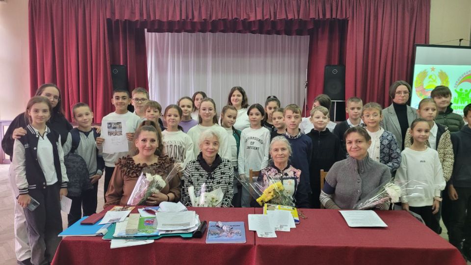 В МОУ БСОШ №16 прошла необычная встреча с представителями Союза писателей Приднестровья, посвящённая Году Приднестровского народа В МОУ БСОШ №16 прошла необычная встреча с представителями Союза писателей Приднестровья, посвящённая Году Приднестровского народа