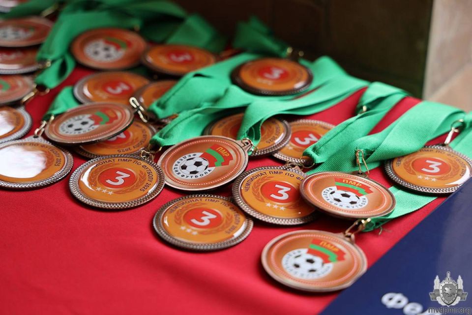 Чествовали динамовцев. В Министерстве внутренних дел 1 октября состоялось торжественное мероприятие в честь футбольной команды «Динамо-Слободзея» Чествовали динамовцев. В Министерстве внутренних дел 1 октября состоялось торжественное мероприятие в честь футбольной команды «Динамо-Слободзея»