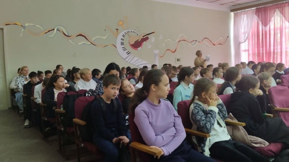 В МОУ БСОШ №16 прошла необычная встреча с представителями Союза писателей Приднестровья, посвящённая Году Приднестровского народа В МОУ БСОШ №16 прошла необычная встреча с представителями Союза писателей Приднестровья, посвящённая Году Приднестровского народа