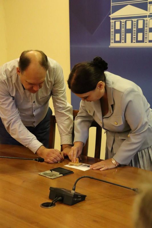 Сегодня состоялось важное и символичное событие — специальное гашение конверта с оригинальной маркой, посвящённой 95-летию Приднестровского государственного университета им. Т.Г. Шевченко Сегодня состоялось важное и символичное событие — специальное гашение конверта с оригинальной маркой, посвящённой 95-летию Приднестровского государственного университета им. Т.Г. Шевченко