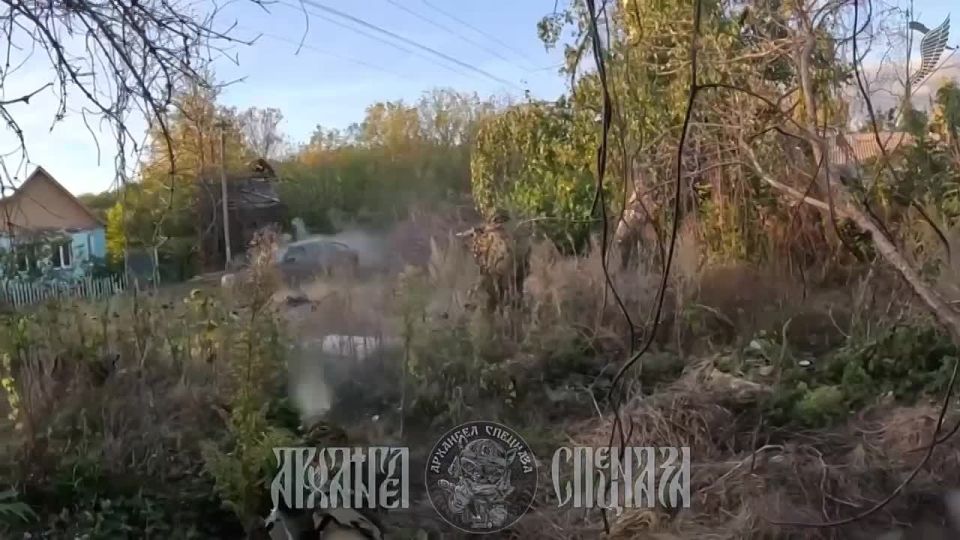 Работа спецподразделений продолжается