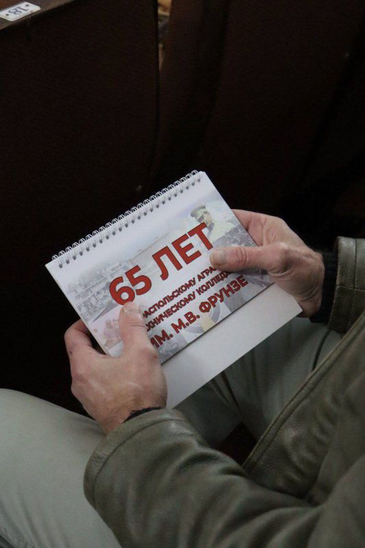 Сегодня в Городском Дворце культуры прошло торжественное мероприятие, посвящённое 65-летию со дня основания ГОУ СПО «Тираспольский аграрно-технический колледж им. М. В. Фрунзе» Сегодня в Городском Дворце культуры прошло торжественное мероприятие, посвящённое 65-летию со дня основания ГОУ СПО «Тираспольский аграрно-технический колледж им. М. В. Фрунзе»
