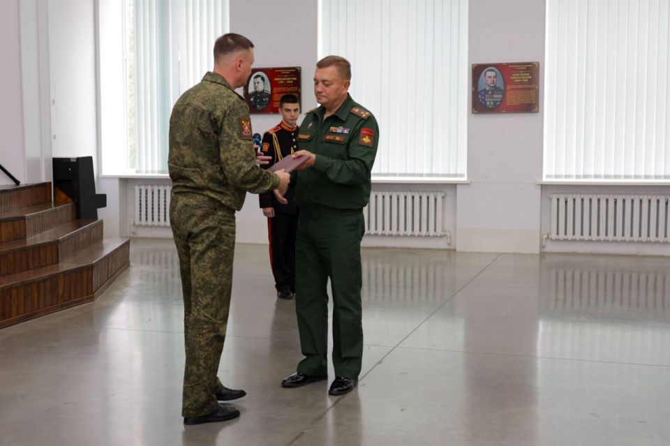 В СУВОРОВСКОМ УЧИЛИЩЕ ЧЕСТВОВАЛИ ПЕДАГОГОВ В СУВОРОВСКОМ УЧИЛИЩЕ ЧЕСТВОВАЛИ ПЕДАГОГОВ