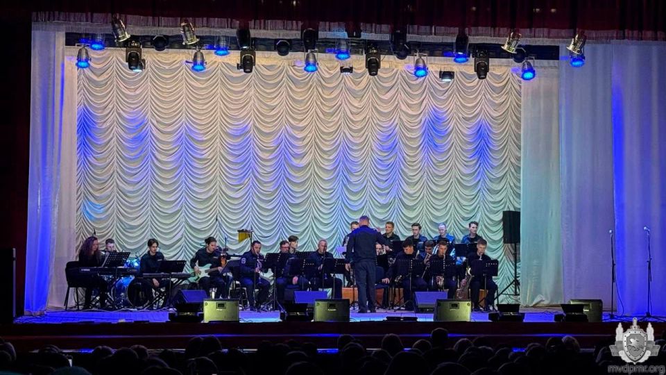 Оркестр ТЮИ МВД поздравил учителей с профессиональным праздником Оркестр ТЮИ МВД поздравил учителей с профессиональным праздником