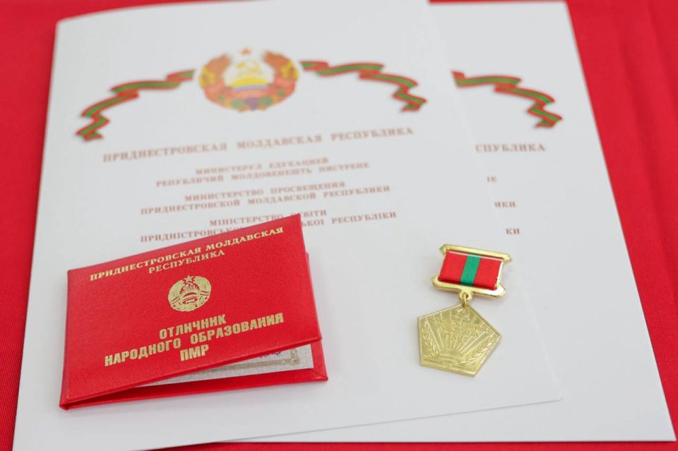 В СУВОРОВСКОМ УЧИЛИЩЕ ЧЕСТВОВАЛИ ПЕДАГОГОВ В СУВОРОВСКОМ УЧИЛИЩЕ ЧЕСТВОВАЛИ ПЕДАГОГОВ