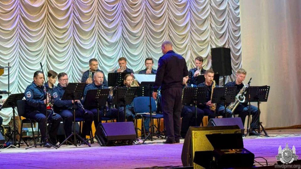 Оркестр ТЮИ МВД поздравил учителей с профессиональным праздником Оркестр ТЮИ МВД поздравил учителей с профессиональным праздником