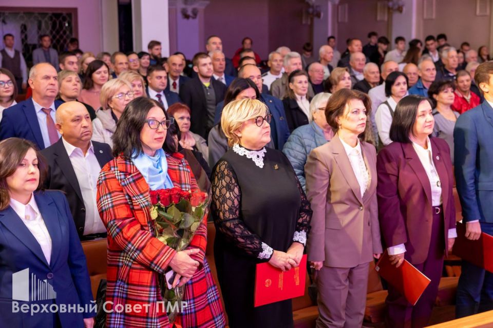 Тираспольский аграрно-технический колледж им. М.В. Фрунзе награждён нагрудным знаком «За особые заслуги перед обществом» III степени Тираспольский аграрно-технический колледж им. М.В. Фрунзе награждён нагрудным знаком «За особые заслуги перед обществом» III степени