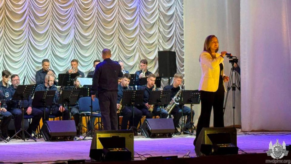 Оркестр ТЮИ МВД поздравил учителей с профессиональным праздником Оркестр ТЮИ МВД поздравил учителей с профессиональным праздником