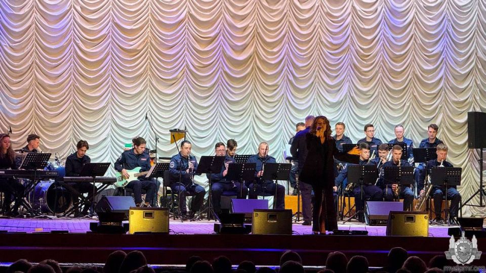 Оркестр ТЮИ МВД поздравил учителей с профессиональным праздником Оркестр ТЮИ МВД поздравил учителей с профессиональным праздником