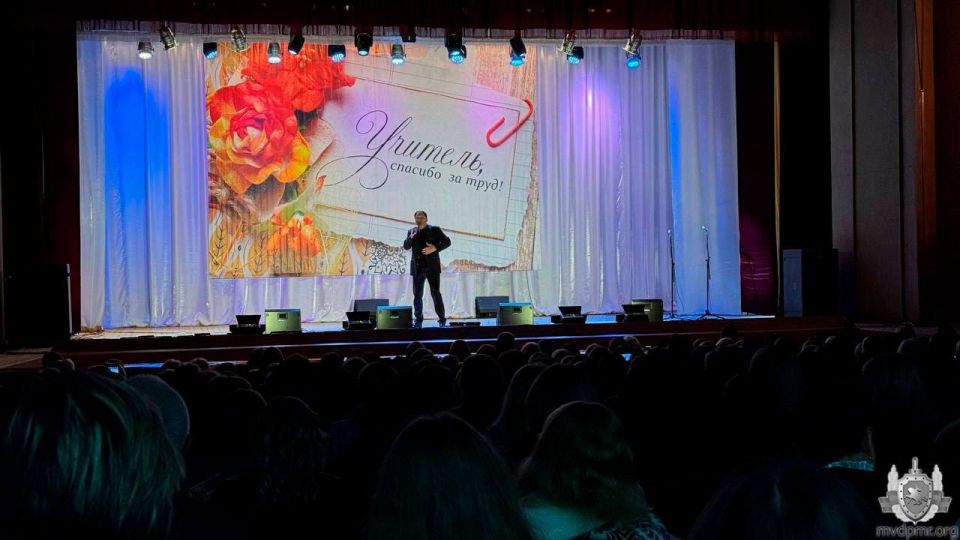 Оркестр ТЮИ МВД поздравил учителей с профессиональным праздником Оркестр ТЮИ МВД поздравил учителей с профессиональным праздником