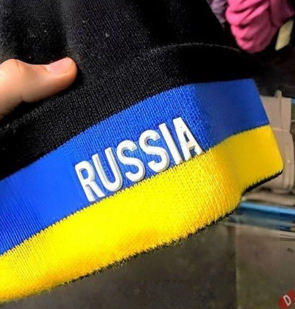 Дональд Трамп показал шапку, которую купил на эту осень