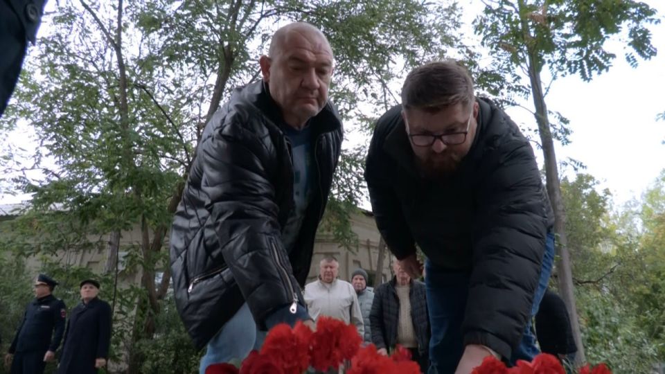 В Бендерах почтили память сотрудников уголовного розыска, погибших при исполнении служебных обязанностей В Бендерах почтили память сотрудников уголовного розыска, погибших при исполнении служебных обязанностей