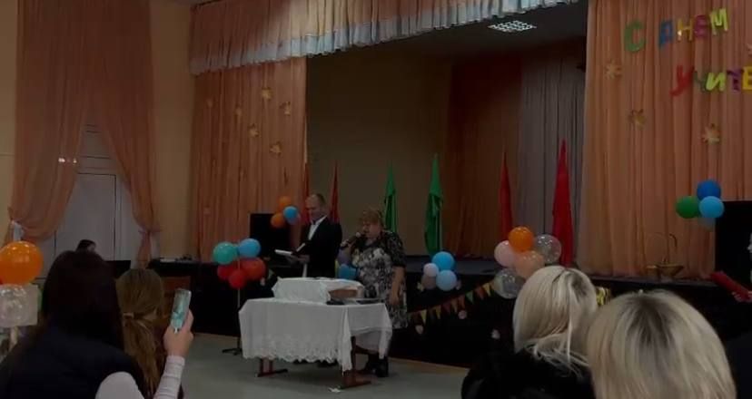 В школе №11 Бендер прошёл праздничный концерт, посвящённый Дню учителя В школе №11 Бендер прошёл праздничный концерт, посвящённый Дню учителя