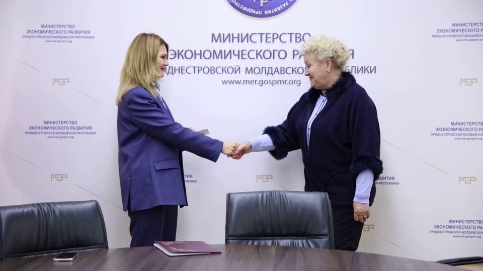 Медаль к 35-летию ПМР для Анны Кировой – первого министра экономики Медаль к 35-летию ПМР для Анны Кировой – первого министра экономики