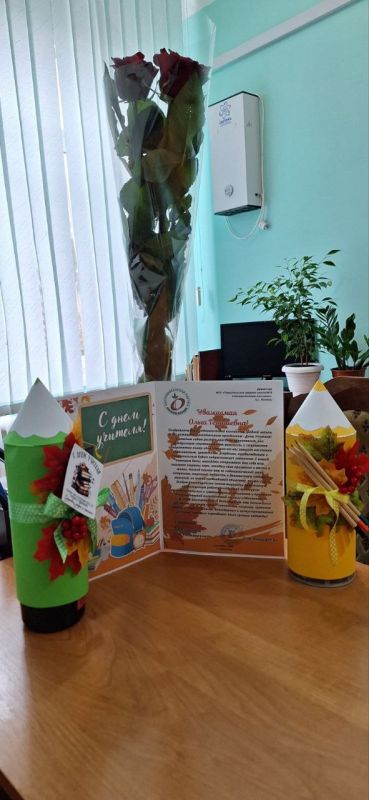 Сегодня в Тираспольской средней школе №18 с гимназическими классами прошли праздничные мероприятия, посвящённые Дню учителя! Сегодня в Тираспольской средней школе №18 с гимназическими классами прошли праздничные мероприятия, посвящённые Дню учителя!