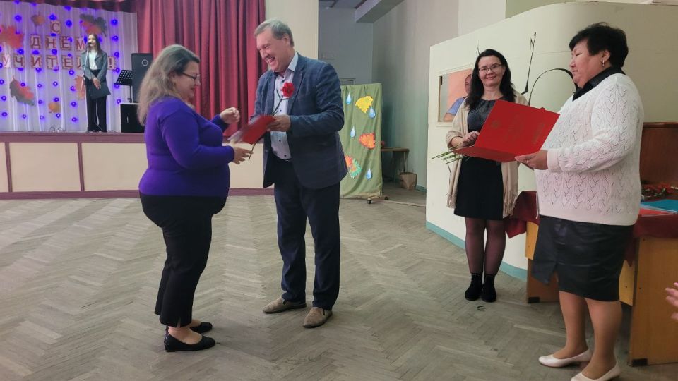 В 16-й школе Бендер прошёл праздничный концерт, посвящённый Дню учителя В 16-й школе Бендер прошёл праздничный концерт, посвящённый Дню учителя