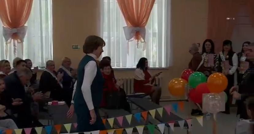 В школе №11 Бендер прошёл праздничный концерт, посвящённый Дню учителя В школе №11 Бендер прошёл праздничный концерт, посвящённый Дню учителя