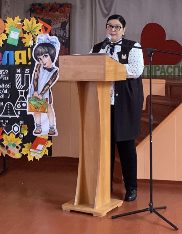 Сегодня в Тираспольской средней школе №18 с гимназическими классами прошли праздничные мероприятия, посвящённые Дню учителя! Сегодня в Тираспольской средней школе №18 с гимназическими классами прошли праздничные мероприятия, посвящённые Дню учителя!