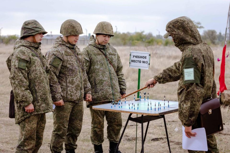 КУРСАНТЫ ОСВАИВАЮТ ВОЖДЕНИЕ БРОНЕТРАНСПОРТЕРОВ КУРСАНТЫ ОСВАИВАЮТ ВОЖДЕНИЕ БРОНЕТРАНСПОРТЕРОВ