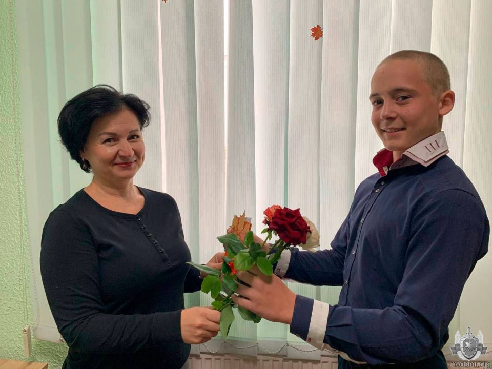 Утро сюрпризов в РУВК. День 3 октября начался для сотрудников и педагогов Республиканского учебно-воспитательного комплекса А.С. Макаренко с приятных неожиданностей Утро сюрпризов в РУВК. День 3 октября начался для сотрудников и педагогов Республиканского учебно-воспитательного комплекса А.С. Макаренко с приятных неожиданностей