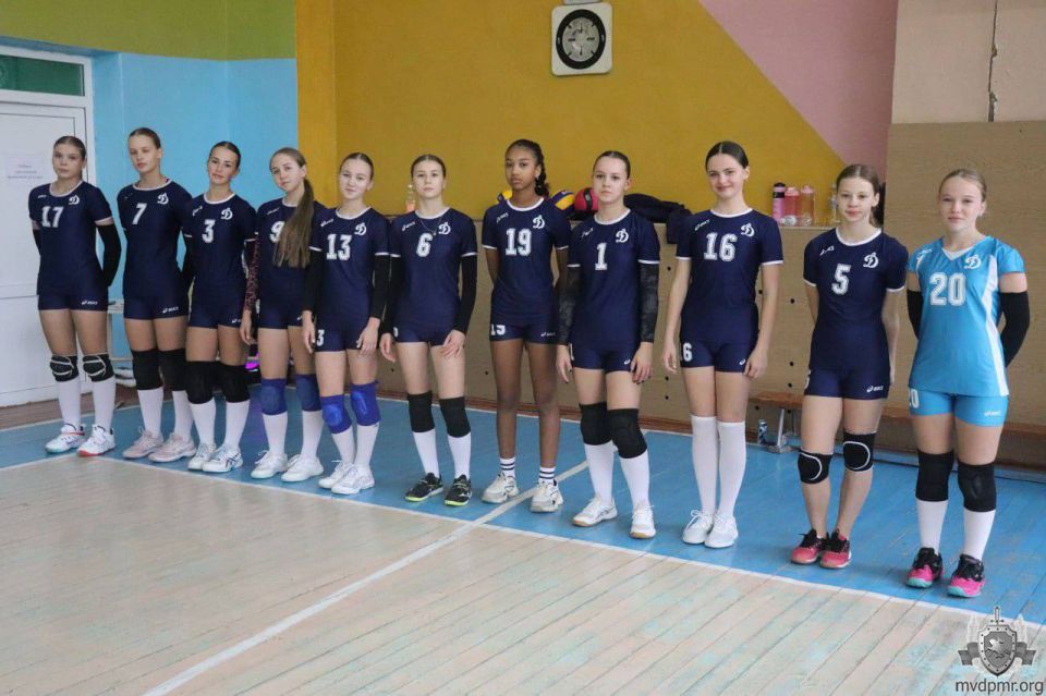 4 волейбольные команды встретились в Слободзее на турнире ко Дню учителя 4 волейбольные команды встретились в Слободзее на турнире ко Дню учителя