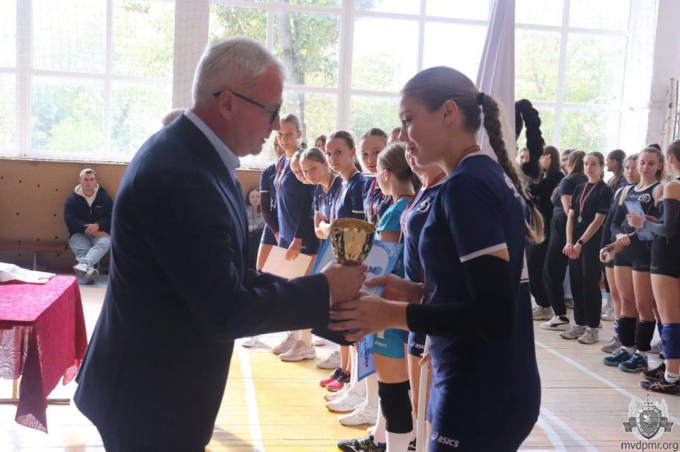 4 волейбольные команды встретились в Слободзее на турнире ко Дню учителя 4 волейбольные команды встретились в Слободзее на турнире ко Дню учителя