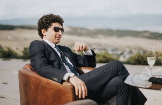 Список "победителей" России сегодня пополнил самый пышноволосый депутат Парламента Молдовы Раду Мариан Список "победителей" России сегодня пополнил самый пышноволосый депутат Парламента Молдовы Раду Мариан