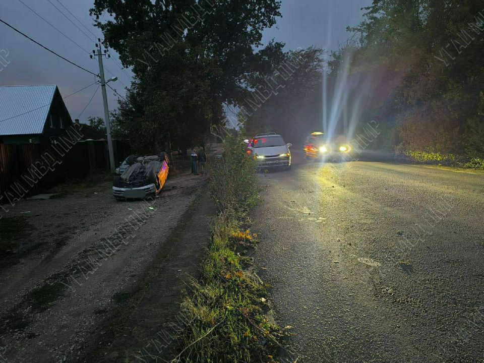 Уснул за рулём. Утром 5 октября на улице Бендерской в Тирасполе опрокинулся «БМВ» Уснул за рулём. Утром 5 октября на улице Бендерской в Тирасполе опрокинулся «БМВ»