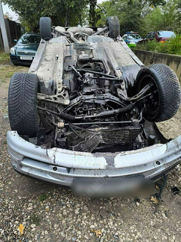 Уснул за рулём. Утром 5 октября на улице Бендерской в Тирасполе опрокинулся «БМВ» Уснул за рулём. Утром 5 октября на улице Бендерской в Тирасполе опрокинулся «БМВ»