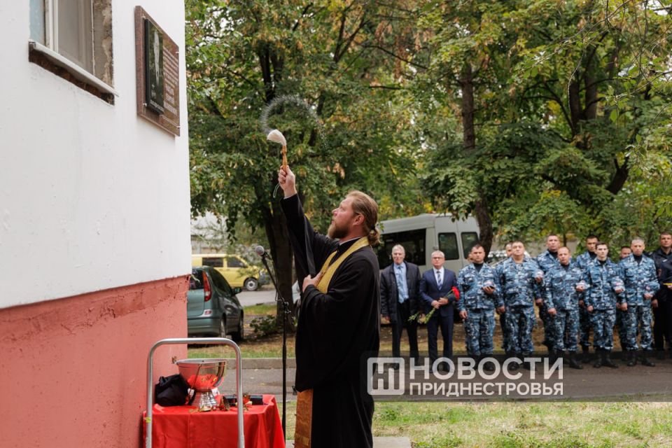 В Тирасполе открыли две мемориальные доски легендам уголовного розыска — Георгию Чавдарю и Ивану Короткову В Тирасполе открыли две мемориальные доски легендам уголовного розыска — Георгию Чавдарю и Ивану Короткову