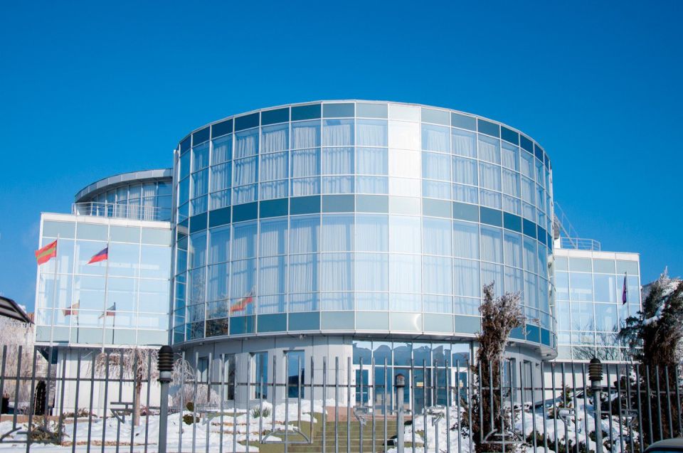 Правительство рассмотрело законопроекты Минфина, которые уточняют порядок временной приостановки деятельности самозанятых и ИП из-за болезни