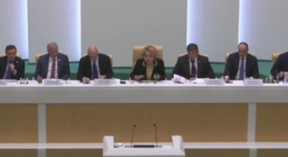 Матвиенко предложила брать по 45 тысяч рублей в год с неработающих россиян — деньги планируют направлять в фонд ОМС