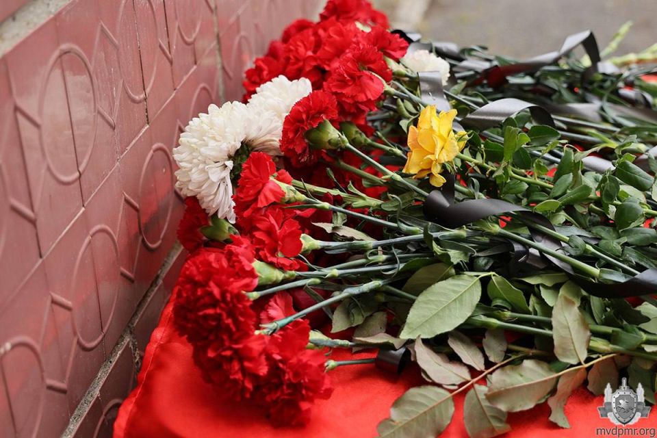 Легендарным сыщикам посвящается Легендарным сыщикам посвящается