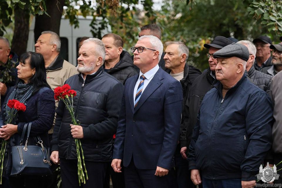 Легендарным сыщикам посвящается Легендарным сыщикам посвящается