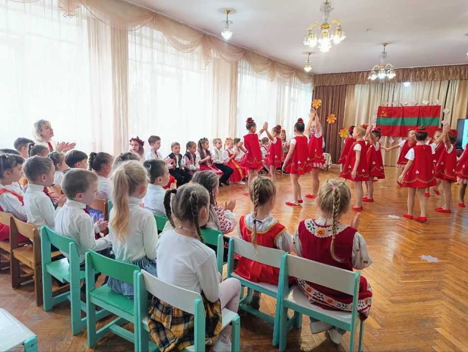 В Бендерском Центре развития ребёнка №35 прошло закрытие недели «Приднестровье в детских сердцах» В Бендерском Центре развития ребёнка №35 прошло закрытие недели «Приднестровье в детских сердцах»