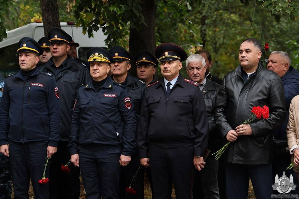 Легендарным сыщикам посвящается Легендарным сыщикам посвящается