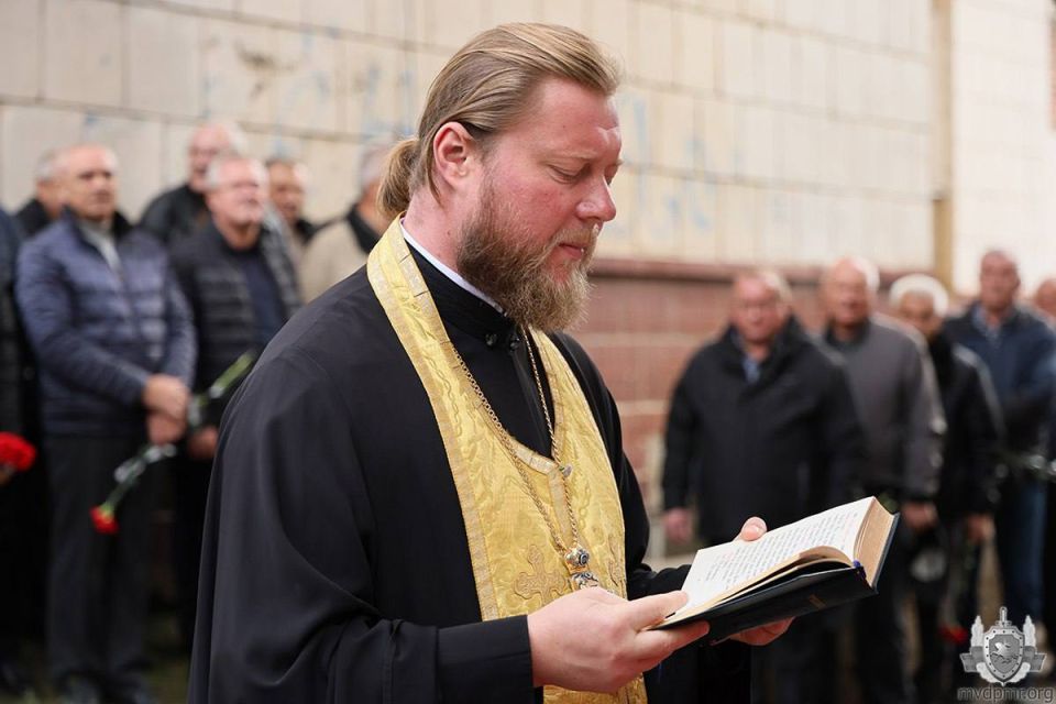 Легендарным сыщикам посвящается Легендарным сыщикам посвящается