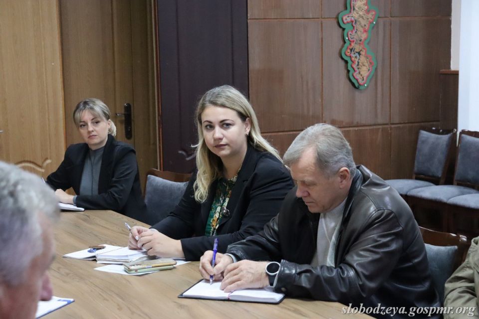 В госадминистрации обсудили подготовку к IV районному фестивалю вина и винограда «Стругураш де пе колинэ» В госадминистрации обсудили подготовку к IV районному фестивалю вина и винограда «Стругураш де пе колинэ»